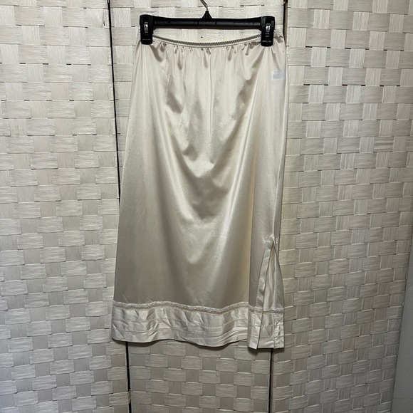 Lorraine Vintage‎ Half Slip Lace Trim Nylon Dress Extender Medium USA Made - Picture 2 of 5